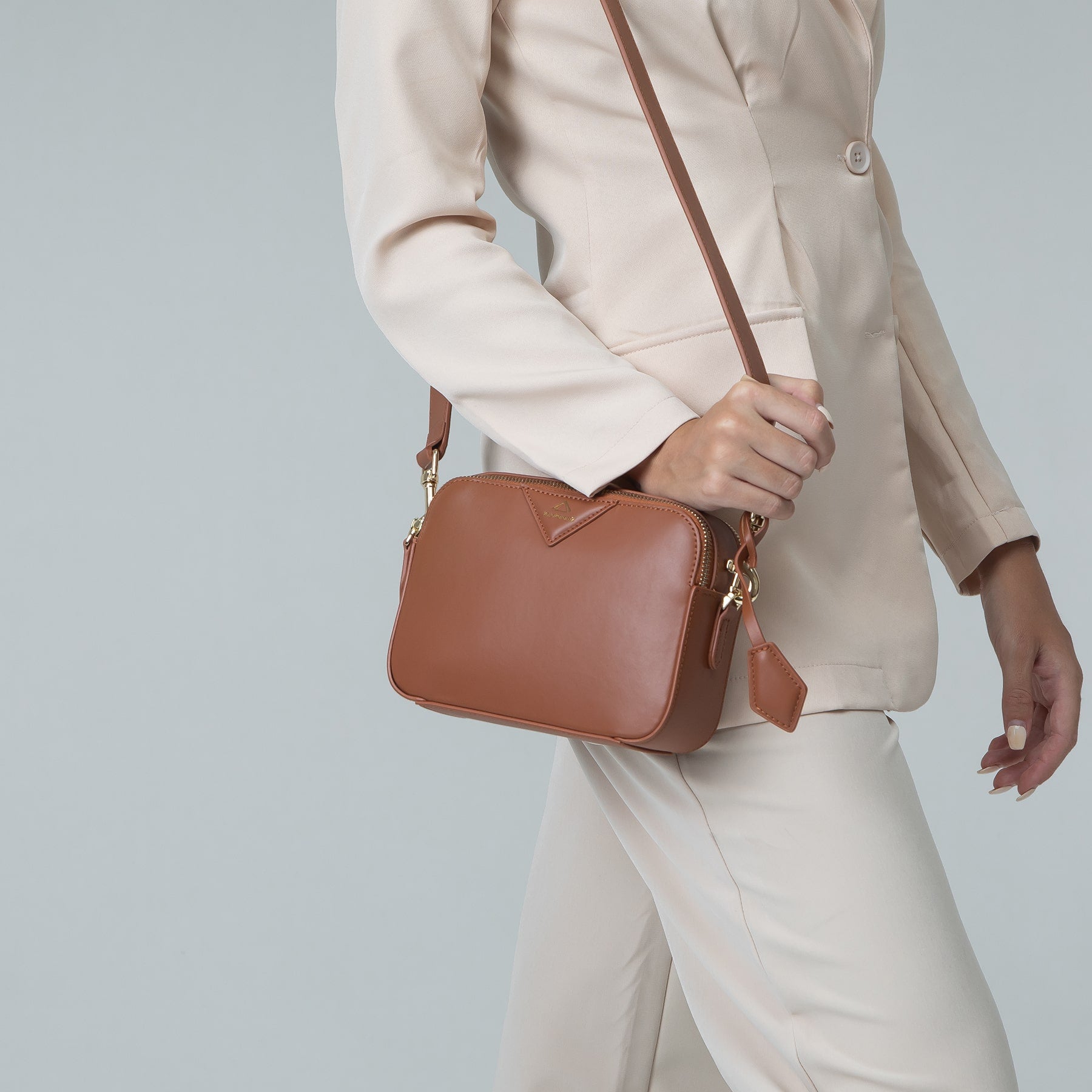 Karakoram2 australia camera bag smart crossbody leather caramel Timeless design