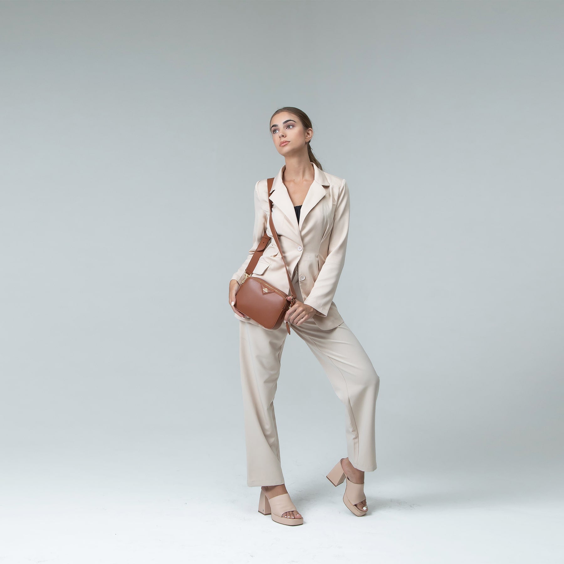 Karakoram2 australia camera bag smart crossbody leather caramel Timeless design